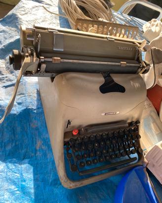 Macchina da scrivere Olivetti