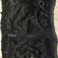 Top da sera in seta profilato di paillettes