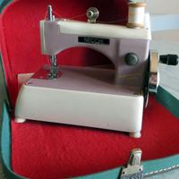 Macchina da Cucire Necchi Supernova Julia 4 trasp