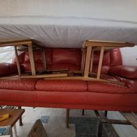 divano rosso in pelle