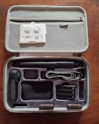 Insta360 X3 con accessori