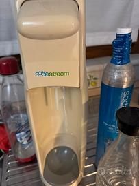 SodaStream + bombola CO₂ nuova e 4 bottiglie