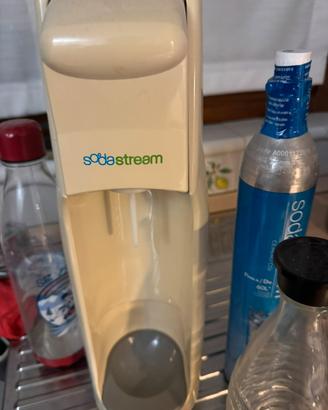 SodaStream + bombola CO₂ nuova e 4 bottiglie