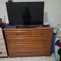 Cassettiera, specchio e coppia di comodini