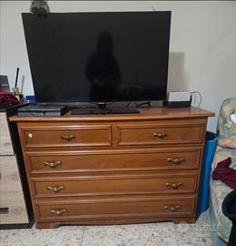 Cassettiera, specchio e coppia di comodini