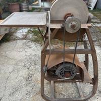 Mola Elettrica Vintage in Pietra ad Acqua