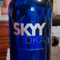 bottiglia di VODKA SKYY