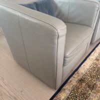 vendiamo due poltroni