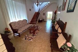 Ampia casa bilivelli frazionabile