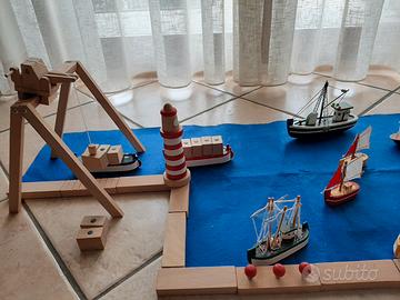 Porto con barche in legno