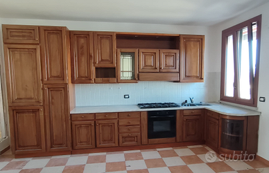 Cucina Completa Di Forno E Piano Cottura Usata 614
