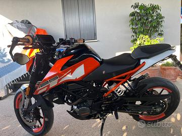 KTM Duke 125 2019 gomme nuove Tagliandata Mivv