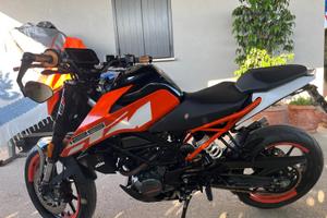 KTM Duke 125 2019 gomme nuove Tagliandata Mivv