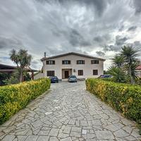 Grande Villa Plurifamiliare