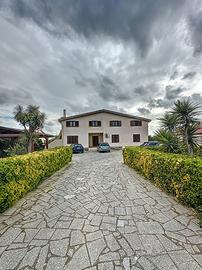 Grande Villa Plurifamiliare
