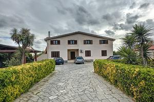 Grande Villa Plurifamiliare