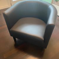 Poltrona nera in ecopelle IKEA