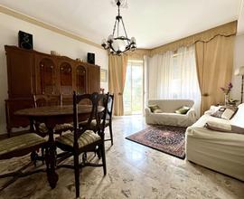 Appartamento con garage, zona Viale Verdi
