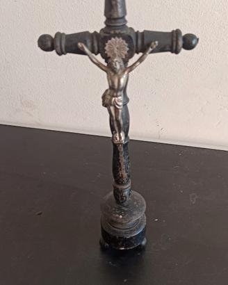 Antico crocifisso in legno