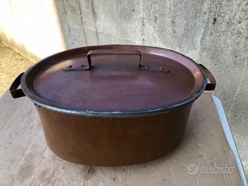 Vecchia pentola in rame