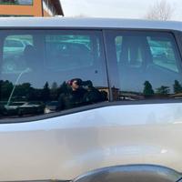 VETRO POSTERIORE SINISTRO TERRANO II R20 2001