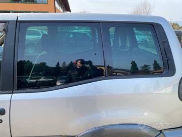 VETRO POSTERIORE SINISTRO TERRANO II R20 2001