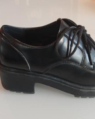 Scarpe Stringate Nere con Suola Chunky