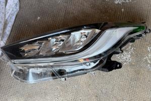 Faro sx toyota yaris 2022/2023