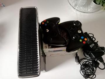 Xbox 360, 2 joystick +cavo HDMI e 30 giochi