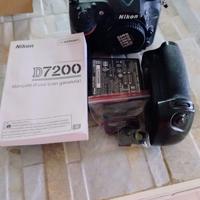 Fotocamera Reflex Nikon D7200 con battery gripin
