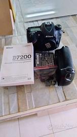 Fotocamera Reflex Nikon D7200 con battery gripin
