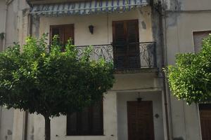 Singola indipendente 3piani centrale pace del mela