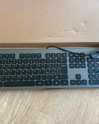 Tastiera nuova ancora in scatola