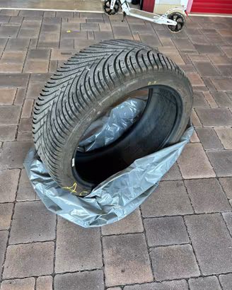 235/40/r19 N. 2 Gomme da Neve Marzo 2026
