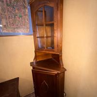 Armadio ad angolo in legno