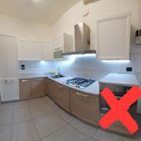 Cucina componibile ad angolo usata