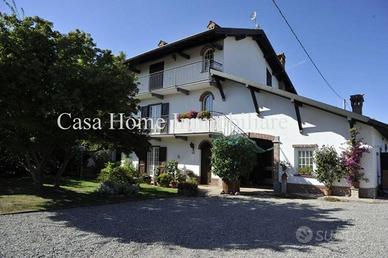 Rustico / Casale di 507 m² con più di 5 locali e b