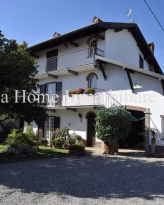 Rustico / Casale di 507 m² con più di 5 locali e b