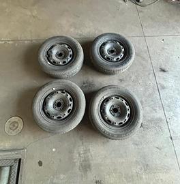 Cerchi + gomme invernali da 14” per vw polo