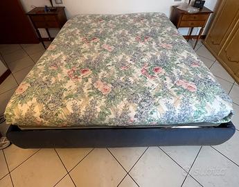 Letto matrimoniale contenitore con materassi