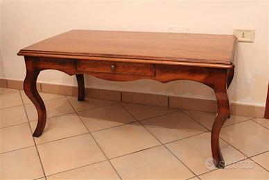 Tavolino in legno colore noce