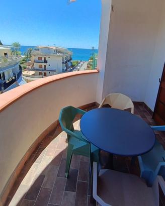 Appartamento 50mt dal mare con piscina