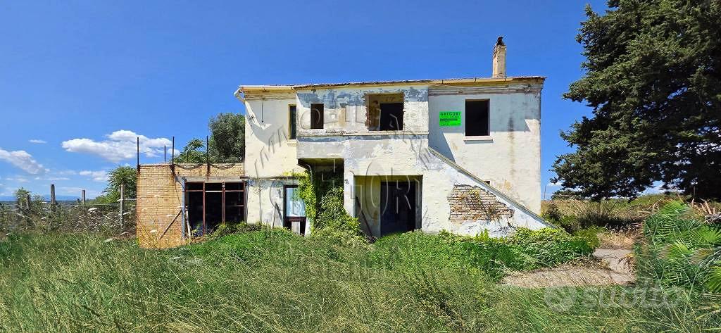 Rustico / Casale di 250 m² con più di 5 locali e b - Vista 3