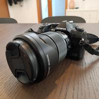 Kit Olympus OMD EM1 Mk III + 2 obiettivi + flash