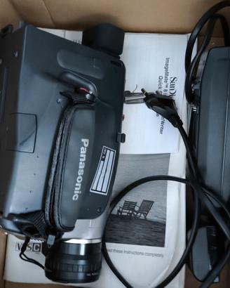 videocamere anni 2000 e cavalletto