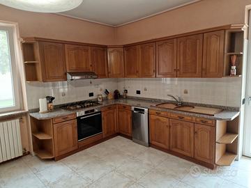Cucina in rovere , senza elettrodomestici