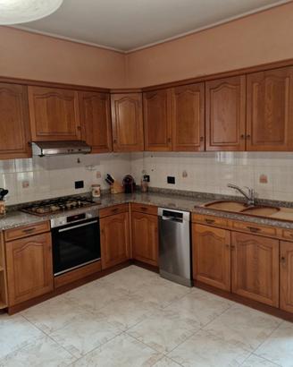 Cucina in rovere , senza elettrodomestici