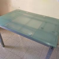 Tavolo in vetro allungabile 