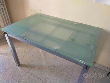 Tavolo in vetro allungabile 