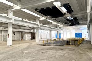 Capannone industriale di 2600mq con scoperto